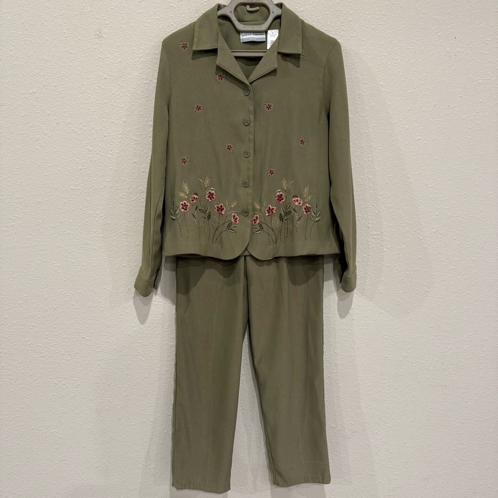 Vintage Alfred Dunner Pantsuit Green Long Sleeve Embroidery Beads Top 6P Pants 8